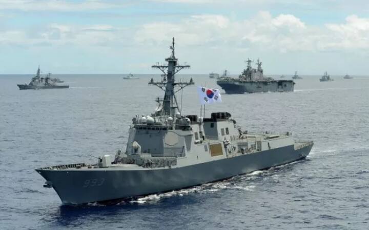 ਦੱਖਣੀ ਕੋਰੀਆ ਨੇ ਰੱਖਿਆ ਬਜਟ ਦੇ ਮਾਮਲੇ ਵਿੱਚ ਆਖਰੀ ਪਾਇਦਾਨ 'ਤੇ ਜਗ੍ਹਾ ਪਾਈ ਹੈ। ਇਸ ਦੇਸ਼ ਨੇ ਫ਼ੌਜੀ ਖਰਚ ਲਈ 2.1 ਲੱਖ ਕਰੋੜ ਰੁਪਏ ਰੱਖੇ ਹਨ।