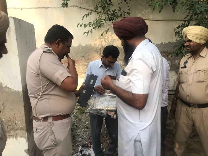 ਉਨ੍ਹਾਂ ਫੌਰਨ ਪੁਲਿਸ ਬੁਲਾ ਲਈ। 