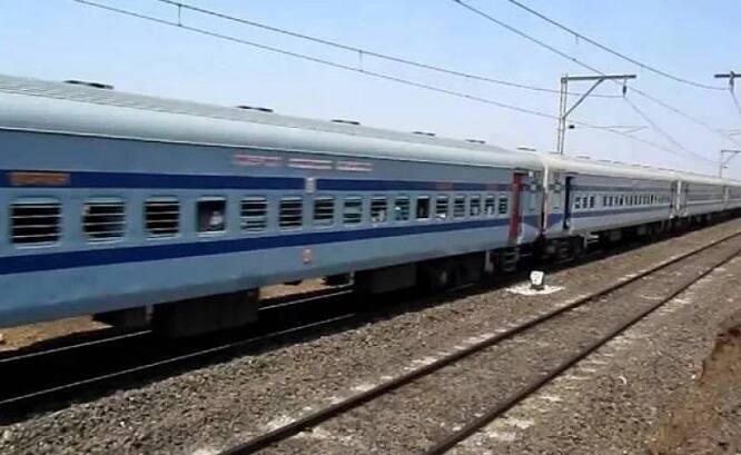 ਕਮੇਟੀ ਨੇ ਸਟੇਸ਼ਨਾਂ ਤੇ ਰੇਲਗੱਡੀਆਂ ਚ ਇਸ ਤਰ੍ਹਾਂ ਦੇ ਬੁਨਿਆਦੀ ਢਾਂਚੇ ਬਣਾਉਣ ਦਾ ਵੀ ਫੈਸਲਾ ਲਿਆ ਹੈ।