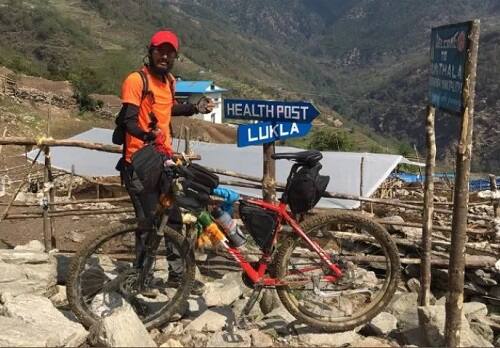 ਉਸ ਨੇ ਪੁਣੇ ਦੇ ਬੀਐਮਸੀਸੀ ਕਾਲਜ ਤੋਂ ਬੀਕਾਮ ਦੀ ਪੜ੍ਹਾਈ ਕੀਤੀ ਹੈ।