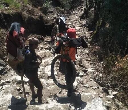 ਪਿਛਲੇ ਹਫ਼ਤੇ ਉਹ ਸਾਈਕਲ ਯਾਤਰਾ ਤੋਂ ਵਾਪਿਸ ਪਰਤਿਆ ਹੈ। ਉਸ ਦਾ ਸਵਾਗਤ ਬੜੇ ਜ਼ੋਰ-ਸ਼ੋਰ ਨਾਲ ਕੀਤਾ ਗਿਆ।