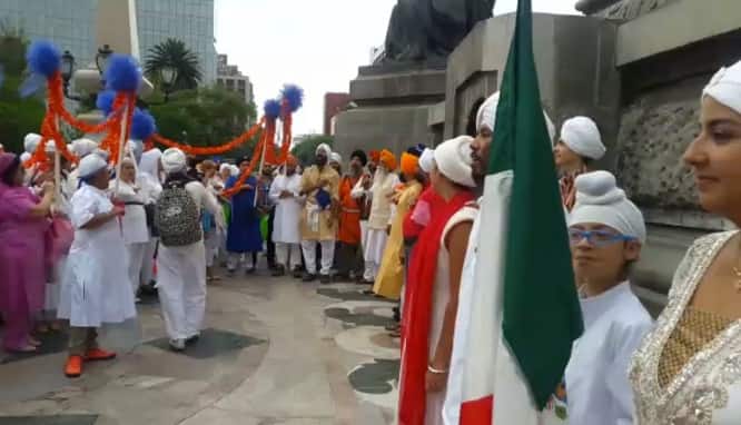 ਇਸ ਮੌਕੇ ਸਿੱਖ ਧਰਮ ਦਾਰਨ ਕਰਨ ਵਾਲੇ ਮੈਕਸੀਕਨ ਲੋਕਾਂ ਚ ਖਾਸਾ ਉਤਸ਼ਾਹ ਦਿੱਸਿਆ। 
