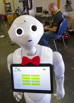 ਦੁਨੀਆ 'ਚ ਪਹਿਲੀ ਵਾਰ ਰੋਬੋਟ ਨੇ ਕੀਤਾ ਆਪ੍ਰੇਸ਼ਨ, ਭਾਰਤੀ ਸਰਜਨ ਨੇ ਕੀਤੀ ਨਿਗਰਾਨੀ