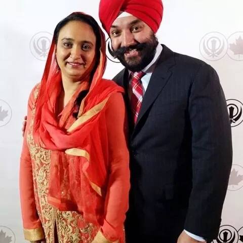  ਇਨੋਵੇਸ਼ਨ, ਵਿਗਿਆਨ ਤੇ ਆਰਥਿਕ ਵਿਕਾਸ ਮੰਤਰੀ ਨਵਦੀਪ ਬੈਂਸ ਨੇ ਬੀਤੇ ਦਿਨ ਕਿਹਾ ਕਿ ਕੈਨੇਡਾ ਵਾਪਸ ਆਉਂਦਿਆਂ ਡਿਟ੍ਰਾਇਟ ਦੇ ਹਵਾਈ ਅੱਡੇ ’ਤੇ ਉਨ੍ਹਾਂ ਨੂੰ ਪੱਗ ਉਤਾਰਨ ਲਈ ਕਿਹਾ ਗਿਆ ਸੀ। 