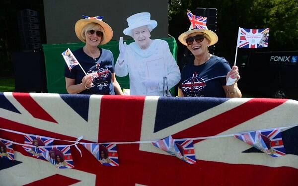 ਵਿਆਹ ਸਮਾਗਮ ਵਿੱਚ ਪਹੁੰਚਣ ਵਾਲੇ ਮਹਿਮਾਨਾਂ ਨੂੰ ਵਿਆਹ ਦਾ ਆਨੰਦ ਮਾਨਣ ਲਈ ਵਿਸ਼ੇਸ਼ ਹਦਾਇਤਾਂ ਵੀ ਦਿੱਤੀਆਂ ਗਈਆਂ ਹਨ। ਮਹਿਮਾਨਾਂ ਨੂੰ ਕਿਸੀ ਵੀ ਤਰ੍ਹਾਂ ਦੇ ਤੋਹਫ਼ੇ ਲਿਆਉਣ ਲਈ ਮਨ੍ਹਾ ਕੀਤਾ ਗਿਆ ਹੈ। ਕੈਮਰਿਆਂ ਦੀ ਵੀ ਮਨਾਹੀ ਕੀਤੀ ਗਈ ਹੈ।