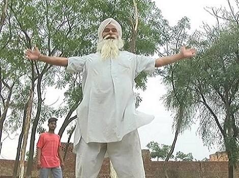 ਪਿਛਲੇ 12 ਸਾਲਾਂ ਤੋਂ ਮਾਧਾ ਸਿੰਘ ਬਗ਼ੈਰ ਕਿਸੇ ਲਾਲਚ ਤੋਂ ਪਿੰਡ ਦੇ ਨੌਜਵਾਨ ਮੁੰਡੇ-ਕੁੜੀਆਂ ਨੂੰ ਟਰੇਨਿੰਗ ਦਿੰਦਾ ਆ ਰਿਹਾ ਹੈ ਤੇ ਹੁਣ ਤਕ 80 ਤੋਂ ਵੱਧ ਮੁੰਡੇ-ਕੁੜੀਆਂ ਉਸ ਕੋਲੋਂ ਸਿਖਲਾਈ ਲੈ ਕੇ ਫ਼ੌਜ, ਬੀਐਸਐਫ਼ ਤੇ ਪੁਲਿਸ 'ਚ ਭਰਤੀ ਹੋ ਚੁੱਕੇ ਹਨ।