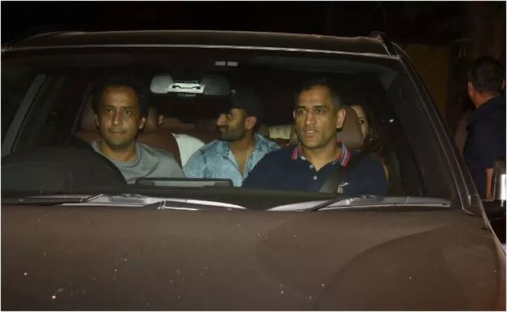 ਇਸ ਤੋਂ ਇਲਾਵਾ ਧੋਨੀ ਨੂੰ ਆਈਪੀਐਲ ਦੌਰਾਨ ਬੇਟੀ ਨਾਲ ਵੀ ਫੀਲਡ 'ਤੇ ਮਸਤੀ ਕਰਦਿਆਂ ਦੇਖਿਆ ਗਿਆ।