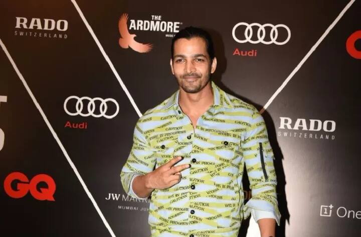 'ਸਨਮ ਤੇਰੀ ਕਸਮ' ਫੇਮ ਐਕਟਰ ਹਰਸ਼ਵਰਧਨ ਰਾਣੇ ਵੀ ਇਸ ਐਵਾਰਡ ਨਾਈਟ 'ਚ ਪਹੁੰਚੇ। 