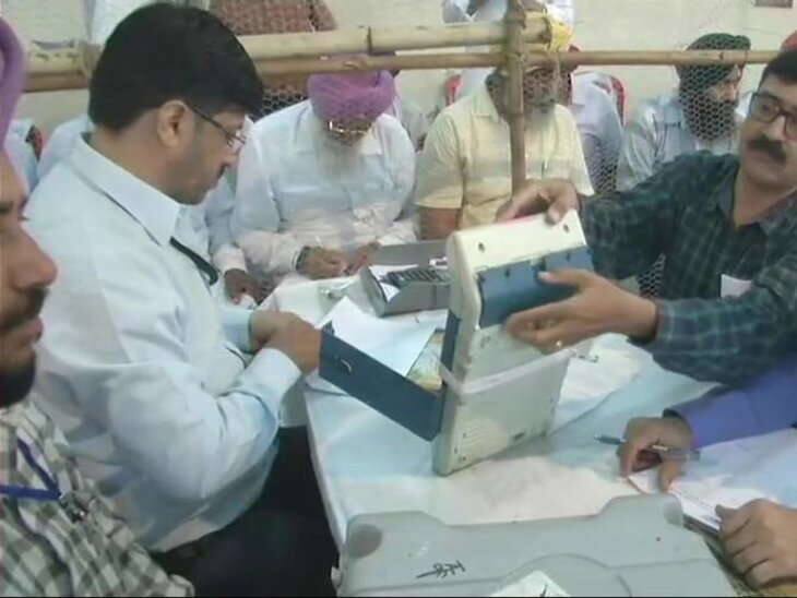Congress leads in Shahkot Assembly seat in Punjab ਸ਼ਾਹਕੋਟ ਚੋਣ ਦਾ ਨਤੀਜਾ ਉਡੀਕੇ ਬਿਨਾ ਹੀ ਅਕਾਲੀ ਤੇ 'ਆਪ' ਉਮੀਦਵਾਰ ਘਰਾਂ ਨੂੰ ਦੌੜੇ!