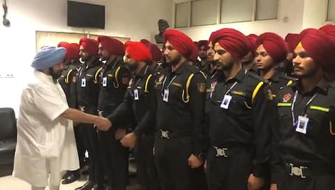 ਕੈਪਟਨ ਨੇ ਗੱਡੀ ਨਾਲ ਭੱਜਣ ਵਾਲੇ ਪੁਲਿਸ ਜਵਾਨਾਂ ਦਾ ਕੀਤਾ ਸ਼ੁਕਰੀਆ ਕੈਪਟਨ ਨੇ ਗੱਡੀ ਨਾਲ ਭੱਜਣ ਵਾਲੇ ਪੁਲਿਸ ਜਵਾਨਾਂ ਦਾ ਕੀਤਾ ਸ਼ੁਕਰੀਆ