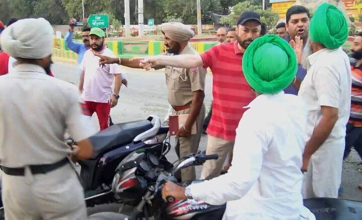 ਕਿਸਾਨ ਜਥੇਬੰਦੀਆਂ ਦੀ ਅਗਵਾਈ ਕਰ ਰਹੇ ਬਿੰਦਰ ਗੋਲੇਵਾਲਾ ਨੇ ਕਿਹਾ ਕਿ ਆਉਣ ਵਾਲੇ 10 ਦਿਨਾਂ ਅੰਦਰ ਸ਼ਹਿਰ ਵਿੱਚ ਕੋਈ ਫਲ ਤੇ ਸਬਜ਼ੀ ਆਉਣ ਨਹੀਂ ਦਿੱਤੀ ਜਾਵੇਗੀ। 