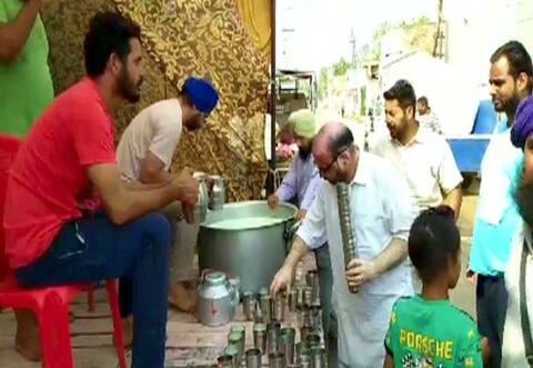 ਕਿਸਾਨਾਂ ਦੀ ਹੜਤਾਲ ਤੋਂ ਆਮ ਲੋਕ ਖੁਸ਼, ਸੰਘਰਸ਼ ਨੂੰ ਦਿੱਤਾ ਉਸਾਰੂ ਰੂਪ ਕਿਸਾਨਾਂ ਦੀ ਹੜਤਾਲ ਤੋਂ ਆਮ ਲੋਕ ਖੁਸ਼, ਸੰਘਰਸ਼ ਨੂੰ ਦਿੱਤਾ ਉਸਾਰੂ ਰੂਪ