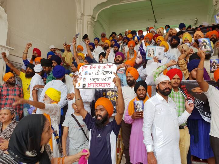  ਇਸ ਮੌਕੇ ਉਨ੍ਹਾਂ ਬਰਗਾੜੀ ਬੇਅਦਬੀ ਕਾਂਡ ਦੀ ਨਿੰਦਾ ਕਰਦੇ ਹੋਏ ਦੋਸ਼ੀਆਂ ਨੂੰ ਫੜ੍ਹਨ ਦੀ ਮੰਗ ਕੀਤੀ।