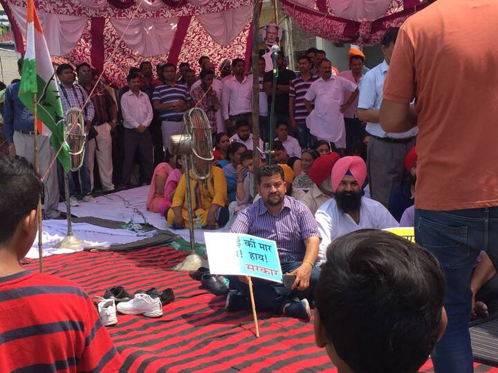 ਦਿੱਲੀ ਵਿੱਚ ਪੈਟਰੋਲ ਦਾ ਭਾਅ 78.42 ਰੁਪਏ ਪ੍ਰਤੀ ਲੀਟਰ ਹੈ। ਡੀਲਰ ਇੱਕ ਲੀਟਰ ਪੈਟਰੋਲ 38.63 ਰੁਪਏ ਵਿੱਚ ਖਰੀਦ ਰਿਹਾ ਹੈ। ਇਸ ’ਤੇ ਉਹ 3 ਰੁਪਏ 64 ਪੈਸੇ ਕਮਿਸ਼ਨ ਵਸੂਲ ਰਿਹਾ ਹੈ।
