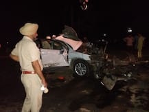 ਦੁਰਘਟਨਾਗ੍ਰਸਤ ਹੋਏ ਟਰੱਕਾਂ \'ਚ ਵੱਜੀ ਤੇਜ਼ ਰਫ਼ਤਾਰ Audi ਦੀਆਂ ਦਰਨਾਕ ਤਸਵੀਰਾਂ, ਥਾਣੇਦਾਰ ਦੀ ਮੌਤ