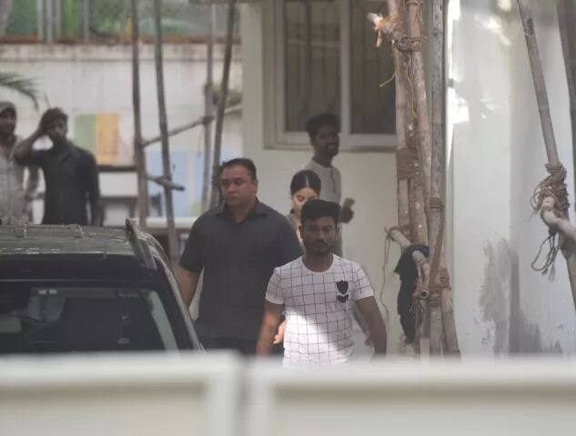  ਇਹ ਮਰਾਠੀ ਫ਼ਿਲਮ ‘ਸੈਰਾਟ’ ਦਾ ਹਿੰਦੀ ਰੀਮੇਕ ਹੈ।