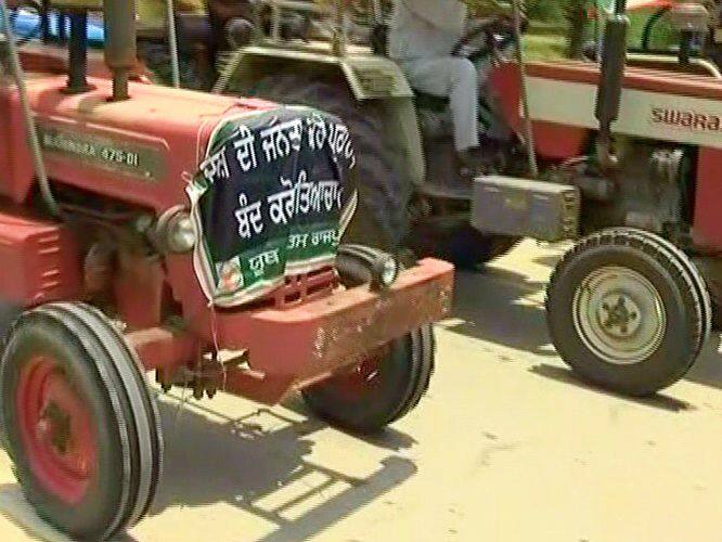ਕੌਮੀ ਮਾਰਗ ਦੇ ਇੱਕ ਪਾਸੇ ਸਿਰਫ ਕਾਂਗਰਸ ਦੇ ਟਰੈਕਟਰ ਮਾਰਚ ਨੂੰ ਜਗ੍ਹਾ ਦਿੱਤੀ ਗਈ ਸੀ ਤੇ ਸੜਕੇ ਦੇ ਦੂਜੇ ਪਾਸੇ ਸਾਰੇ ਵਾਹਨਾਂ ਨੂੰ ਚਲਾਇਆ ਜਾ ਰਿਹਾ ਸੀ। ਪਰ ਵਾਹਨਾਂ ਦੀ ਗਿਣਤੀ ਜ਼ਿਆਦਾ ਹੋਣ ਕਾਰਨ 3-4 ਕਿਲੋਮੀਟਰ ਲੰਮਾ ਜਾਮ ਲੱਗ ਗਿਆ।
