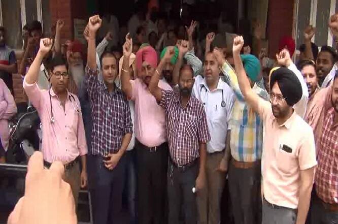 doctor on strike ਡਾਕਟਰ ਨਾਲ ਕੁੱਟਮਾਰ ਤੋਂ ਬਾਅਦ ਸਿਹਤ ਸੇਵਾਵਾਂ ਠੱਪ