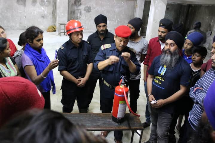  ਵੱਡੀ ਗਿਣੀ ਵਿੱਚ ਫੌਜ ਤਾਇਨਾਤ ਹੈ। ਲੋਕਾਂ ਦੇ ਘਰ ਲੱਕੜ ਦੇ ਬਣੇ ਹੋਣ ਕਰ ਕੇ ਅੱਗਜ਼ਨੀ ਵਰਗੀ ਕਿਸੇ ਵੀ ਘਟਨਾ ਤੋਂ ਬਚਾਅ ਲਈ ਸੇਵਾਦਾਰਾਂ ਨੇ ਅੱਗ ਬੁਝਾਊ ਯੰਤਰ ਵੀ ਵੰਡੇ ਹਨ। 