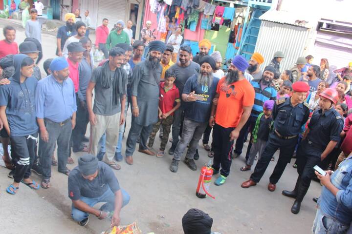 ਸ਼ਿਲਾਂਗ ਦੇ 3 ਸਿੱਖ ਨੌਜਵਾਨਾਂ ਨੂੰ ਪੁਲਿਸ ਨੇ ਹਿਰਾਸਤ ਵਿੱਚ ਲਿਆ ਹੈ। 