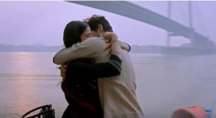 ਫਿਲਮ ਦਾ ਨਿਰਦੇਸ਼ਨ ਸ਼ਸ਼ੰਕ ਖੇਤਾਨ ਨੇ ਕੀਤਾ ਹੈ ਤੇ ਕਰਨ ਜੌਹਰ ਫਿਲਮ ਦੇ ਪ੍ਰੋਡਿਊਸਰ ਹਨ।