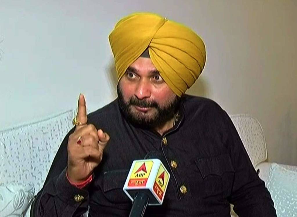 ਬਾਦਲ ਪਰਿਵਾਰ ਨੇ ਜਨਤਾ ਦੇ 121 ਕਰੋੜ ਹਵਾਈ ਝੂਟਿਆਂ 'ਤੇ ਉਡਾਏ: ਨਵਜੋਤ ਸਿੱਧੂ