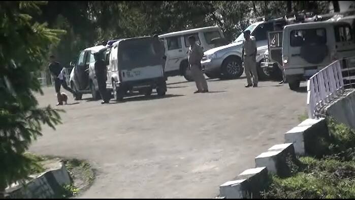 ਸ਼ਿਮਲੇ ਦੇ ਕੰਡਿਆਲੀ ਫਾਰਮ ਹਾਊਸ ਤੋਂ ਹੈਲੀਪੈਡ ਦੀ ਦੂਰੀ ਕਰੀਬ 50 ਕਿਲੋਮੀਟਰ ਹੈ। ਸੀਐਮ ਦਾ ਪੂਰਾ ਅਮਲਾ ਸ਼ਿਮਲੇ ਪਹੁੰਚਿਆ ਹੋਇਆ ਸੀ। 