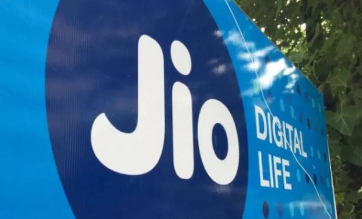 198 ਰੁਪਏ ਦੇ ਇਸ ਪਲਾਨ ਵਿੱਚ ਹੁਣ 100 SMS ਤੇ ਅਨਲਿਮਟਿਡ ਕਾਲਾਂ ਨਾਲ 3.3 GB ਡੇਟਾ ਰੋਜ਼ਾਨਾ ਦਿੱਤਾ ਜਾਏਗਾ।