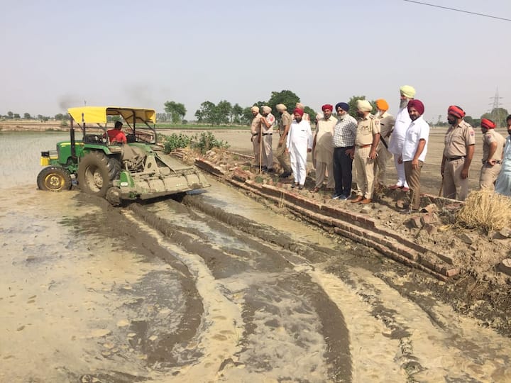 ਕਿਸਾਨ ਜਥੇਬੰਦੀਆਂ ਨੇ ਇਸ ਵਾਰ ਮੰਗ ਕੀਤੀ ਸੀ ਕਿ 20 ਜੂਨ ਤੋਂ ਪਛੇਤਾ ਝੋਨਾ ਲਾਉਣ ਲਈ ਸਿੱਲ੍ਹ ਦੀ ਮਾਤਰਾ 24% ਕੀਤੀ ਜਾਵੇ, ਪਰ ਸਰਕਾਰ ਨੇ ਕੋਈ ਧਿਆਨ ਨਹੀਂ ਦਿੱਤਾ। ਲਿਹਾਜ਼ਾ ਕਿਸਾਨਾਂ ਦੀ ਅੰਨ੍ਹੀ ਲੁੱਟ ਨੂੰ ਰੋਕਣ ਲਈ ਹੀ ਐਤਕੀਂ 10 ਜੂਨ ਤੋਂ ਝੋਨਾ ਲਾਉਣਾ ਪੈ ਰਿਹਾ ਹੈ।