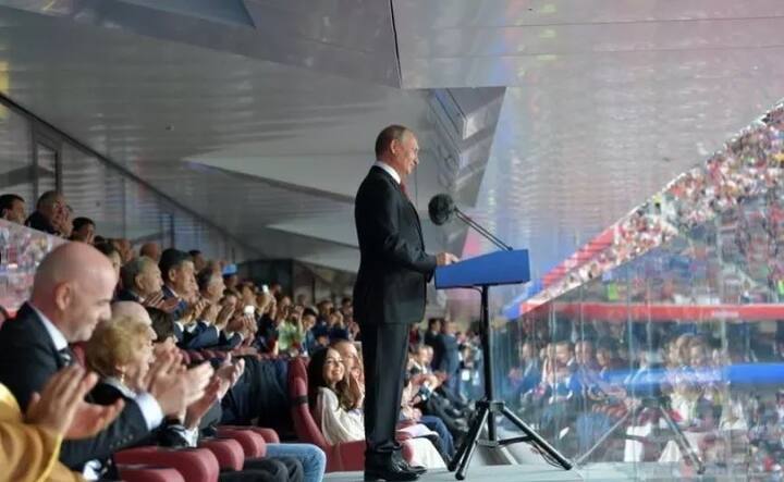 ਮੈਚ ਸ਼ੁਰੂ ਹੋਣ ਤੋਂ ਪਹਿਲਾਂ ਰੂਸ ਦੇ ਰਾਸ਼ਟਰਪਤੀ ਵਲਾਦਮਿਰ ਪੁਤਿਨ ਨੇ ਆਏ ਹੋਏ ਸਾਰੇ ਮਹਿਮਾਨਾਂ, ਖਿਡਾਰੀਆਂ ਨੂੰ ਸੰਬੋਧਨ ਕਰਦਿਆਂ ਕਿਹਾ 