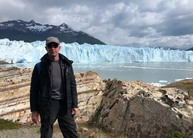 ਉਸ ਦਾ ਆਨਲਾਈਨ ਰਿਟੇਲਰ ਅਮੇਜ਼ਨ ਕੰਪਨੀ ਐਪਲ ਦੇ ਬਾਅਦ ਦੂਜੀ ਸਭ ਤੋਂ ਵੱਧ ਮੁਨਾਫ਼ਾ ਕਮਾਉਣ ਵਾਲੀ ਕੰਪਨੀ ਹੈ।