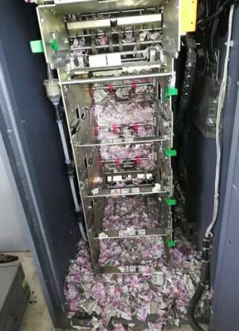 ATM ਮਸ਼ੀਨ ਸਟੇਟ ਬੈਂਕ ਆਫ ਇੰਡੀਆ ਦੀ ਸੀ ਜੋ 20 ਮਈ ਤੋਂ ਆਊਟ ਆਫ ਸਰਵਿਸ ਦਿਖਾ ਰਹੀ ਸੀ। ਮਾਮਲਾ 11 ਜੂਨ ਨੂੰ ਉਸ ਸਮੇਂ ਸਾਹਮਣੇ ਆਇਆ ਜਦੋਂ ਇੰਜਨੀਅਰ ਮਸ਼ੀਨ ਨੂੰ ਠੀਕ ਕਰਨ ਲਈ ਆਏ ਤੇ ਮਸ਼ੀਨ ਵਿੱਚ ਕੁਤਰੇ ਹੋਏ ਨੋਟ ਦੇਖ ਕੇ ਦੰਗ ਰਹਿ ਗਏ।