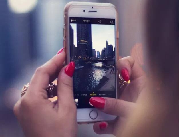 ਇਸ ਤੋਂ ਇਲਾਵਾ ਜ਼ਿਆਦਾ ਸਮਾਂ ਸਕਰੀਨ ’ਤੇ ਨਿਗ੍ਹਾ ਟਿਕਾਉਣ ਨਾਲ ਸਿਹਤ ’ਤੇ ਹਾਨੀਕਾਰਕ ਕਿਰਨਾਂ ਦਾ ਵੀ ਅਸਰ ਪੈਂਦਾ ਹੈ।