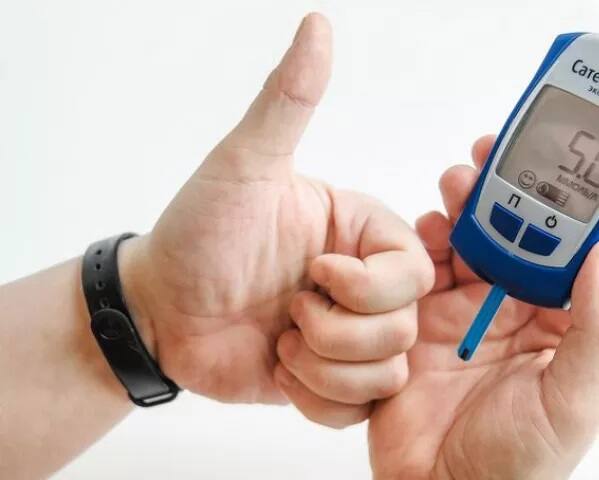  ਖੋਜ ਦੇ ਮੁੱਖ ਵਿਗਿਆਨੀ ਡਾ. ਹੇਲਰ ਨੇ ਕਿਹਾ ਕਿ ਜੇ ਤੁਸੀਂ ਕੋਈ ਟੁੱਥਪੇਸਟ ਜਾਂ ਅਜਿਹੀ ਚੀਜ਼ ਲੈਂਦੇ ਹੋ, ਜੋ ਸਫੈਦੀ ਲਈ ਜ਼ਿੰਮੇਵਾਰ ਹੈ, ਤਾਂ ਇਸ ਨੂੰ ਲੈਣ ਤੋਂ ਪਹਿਲਾਂ ਇਹ ਜਾਂਚ ਲਉ ਕਿ ਉਸ ਵਿੱਚ ਕਿੰਨੇ ਫੀਸਦੀ ਟਾਈਟੇਨੀਅਮ ਡਾਈਆਕਸਾਈਡ ਰਸਾਇਣ ਮਿਲਾਇਆ ਹੋਇਆ ਹੈ।