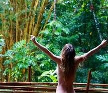 ਜੰਗਲ \'ਚ ਇਨਸਾਨੀ ਵਸਤਾਂ ਦਾ ਤਿਆਗ ਕਰ ਇਸ ਹੁਸੀਨਾ ਨੇ ਬਚਾਏ ਹਜ਼ਾਰਾਂ ਡਾਲਰ