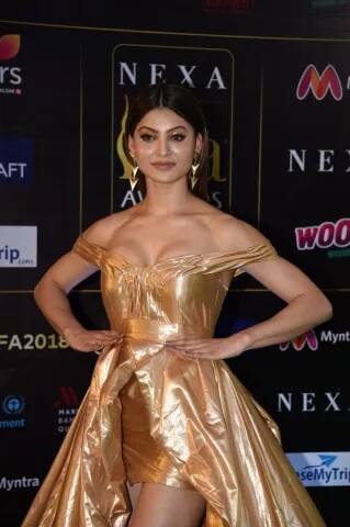 ਆਈਫਾ ਐਵਾਰਡਜ਼ ਦੀ ਸ਼ੁਰੂਆਤ ਹੋ ਚੁੱਕੀ ਹੈ। ਕੱਲ੍ਹ ਰਾਤ ਕਈ ਵੱਡੇ ਸਿਤਾਰੇ ਆਈਫਾ ਦੇ ਰੈੱਡ ਕਾਰਪਿਟ ’ਤੇ ਉੱਤਰੇ। ਇਸੇ ਦੌਰਾਨ ਅਦਾਕਾਰਾ ਉਰਵਸ਼ੀ ਰੌਤੇਲਾ ਨੇ ਆਪਣੇ ਖ਼ਾਸ ਅੰਦਾਜ਼ ਨਾਲ ਸਾਰੀ ਮਹਿਫਿਲ ਲੁੱਟ ਲਈ।