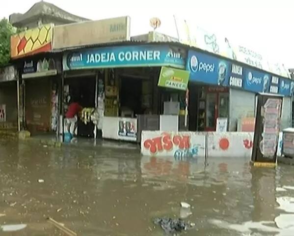 ਬਾਰਸ਼ ਦੇ ਬਾਅਦ ਜੋ ਸ਼ਹਿਰ ਦੀ ਹਾਲਤ ਹੈ ਉਸਤੋਂ ਸਾਫ ਜ਼ਾਹਿਰ ਹੈ ਕਿ ਸਰਕਾਰ ਆਪਣੇ ਦਾਅਵਿਆਂ 'ਤੇ ਖਰੀ ਨਹੀਂ ਉੱਤਰੀ।