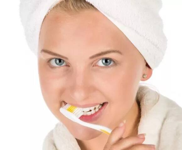 ਹਰ ਛੇ ਮਹੀਨਿਆਂ ਵਿੱਚ ਆਪਣੇ ਦੰਦਾਂ ਦੀ ਜਾਂਚ ਕਰਾਓ। ਸਾਲ ’ਚ ਦੋ ਵਾਰ ਡੈਂਟਲ ਕਲੀਨਿੰਗ ਕਰਾਓ। (ਫੋਟੋ- ਗੂਗਲ ਫਰੀ ਇਮੇਜ)