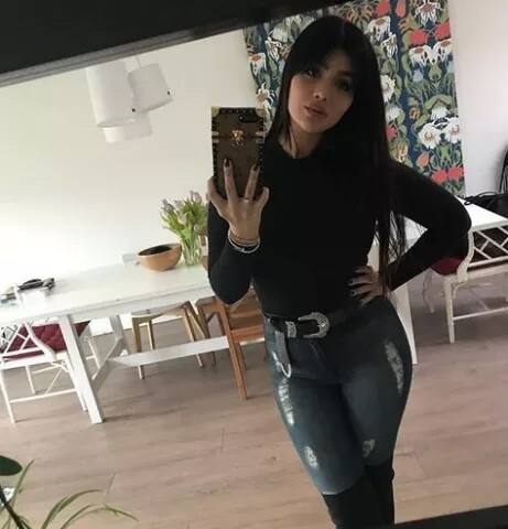 ਆਇਸ਼ਾ ਨੇ ਆਪਣੇ ਅਕਾਊਂਟ ਤੇ ਵੱਖ-ਵੱਖ ਲੁਕ 'ਚ ਕਈ ਖੂਬਸੂਰਤ ਤਸਵੀਰਾਂ ਪੋਸਟ ਕੀਤੀਆਂ ਹਨ ਜਿਨ੍ਹਾਂ ਨੂੰ ਦੇਖ ਕੇ ਤਹਾਨੂੰ ਲੱਗੇਗਾ ਕਿ ਉਹ ਫਿਰ ਤੋਂ ਫਿਲਮਾਂ 'ਚ ਆ ਜਾਵੇ।