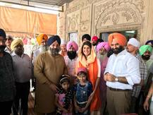 UN \'ਚ ਅਮਰੀਕੀ ਰਾਜਦੂਤ ਨਿੱਕੀ ਹੈਲੇ ਸ਼ੀਸ਼ ਗੰਜ ਸਾਹਿਬ ਵਿਖੇ ਨਤਮਸਤਕ