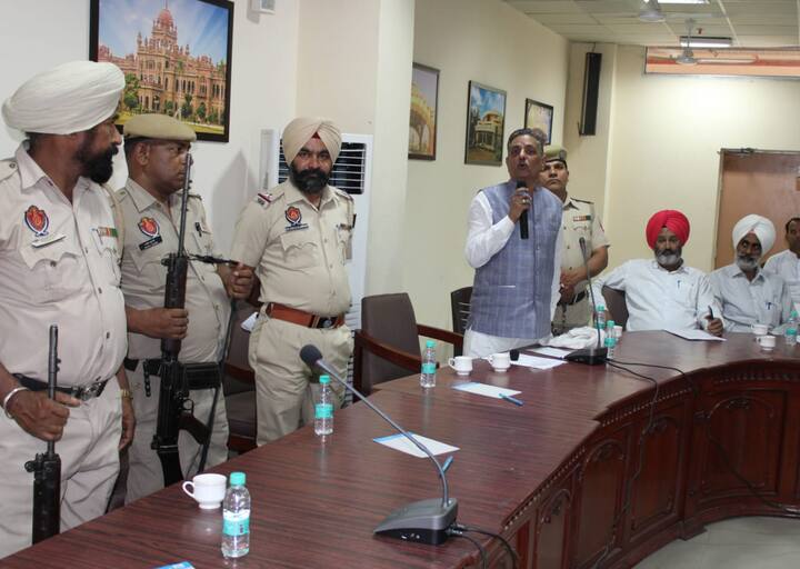 ਚੌਧਰੀ ਇੱਕ ਕਾਂਸਟੇਬਲ ਦੀ ਕਤਲ ਦੇ ਮਾਮਲੇ ਦੇ ਵਿੱਚ ਜੇਲ੍ਹ ਦੇ ਵਿੱਚ ਬੰਦ ਹਨ।