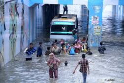 ਮੀਂਹ ਤੋਂ ਬਾਅਦ ਸੰਗਰੂਰ ਜ਼ਿਲ੍ਹੇ 'ਚ ਸੜਕ 'ਤੇ ਜਾਂਦੀ ਬੱਸ 'ਡੁੱਬੀ'