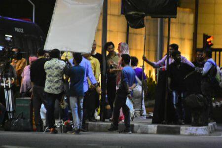 `ਸੂਈ ਧਾਗਾ` ਨੂੰ ਸ਼ਰਤ ਕਟਾਰੀਆ ਡਾਇਰੈਕਟ ਕਰ ਰਹੇ ਹਨ। ਇਹ ਫ਼ਿਲਮ ਇਸੇ ਸਾਲ 28 ਸਤੰਬਰ ਨੂੰ ਰਿਲੀਜ਼ ਹੋ ਰਹੀ ਹੈ।