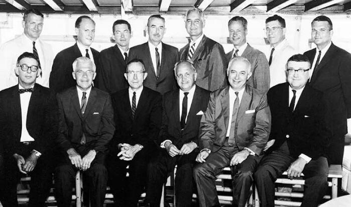 ਮੈਕਮਿਲਨ ਪਰਿਵਾਰ: ਕਾਰਗਿਲ ਕਾਰੋਬਾਰ ਦੇ ਮਾਲਿਕ ਕਾਰਗਿਲ ਮੈਕਮਿਲਨ ਪਰਿਵਾਰ ਕੋਲ ਵੀ ਬੇਸ਼ੁਮਾਰ ਦੌਲਤ ਹੈ। ਇਹ ਪਰਿਵਾਰ 42 ਬਿਲੀਅਨ ਡਾਲਰ ਦਾ ਮਾਲਿਕ ਹੈ।