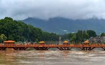 ਭਾਰੀ ਮੀਂਹ ਨਾਲ ਜੇਹਲਮ ਟੱਪਿਆ ਖ਼ਤਰੇ ਦਾ ਨਿਸ਼ਾਨ, ਜੰਮੂ-ਕਸ਼ਮੀਰ \'ਚ ਅਲਰਟ ਜਾਰੀ