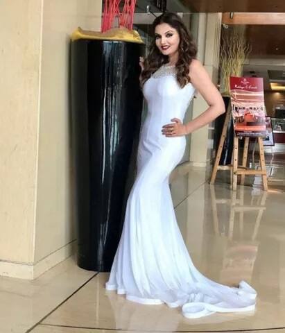 ਦੀਪਸ਼ਿਖਾ ਬਾਲੀਵੁੱਡ ਫ਼ਿਲਮ ਬਾਦਸ਼ਾਹ, ਕੋਇਲਾ, ਪਾਰਟਨਰ, ਗਾਂਧੀ ਟੂ ਹਿਟਲਰ ਤੇ ਰਿਸ਼ਤੇ ਵਿੱਚ ਕੰਮ ਕਰ ਚੁੱਕੀ ਹੈ।