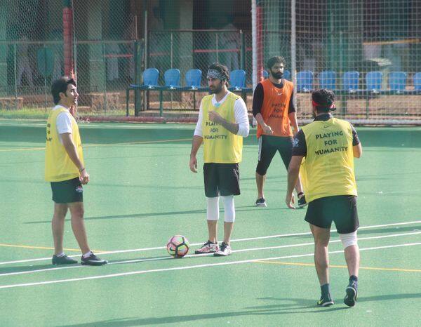 ਹੁਣ ਜਦੋਂ ਫ਼ਿਲਮ ਨੇ ਅਸਰ ਦਿਖਾ ਦਿੱਤਾ ਹੈ ਤਾਂ ਰਣਬੀਰ ਕਪੂਰ ਵੀ ਰਿਲੈਕਸ ਮੂਡ ਵਿੱਚ ਹੈ। ਫ਼ਿਲਮ ਦੀ ਸਫ਼ਲਤਾ ਪਿੱਛੋਂ ਉਹ ਆਪਣੀ ਮਨਪਸੰਦੀਦਾ ਖੇਡ ਖੇਡਦਾ ਨਜ਼ਰ ਆ ਰਿਹਾ ਹੈ।