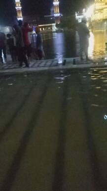 ਭਾਰੀ ਮੀਂਹ ਨਾਲ ਹਰਿਮੰਦਰ ਸਾਹਿਬ \'ਚ ਭਰਿਆ ਪਾਣੀ