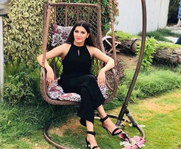 ਸਪਨਾ ਚੌਧਰੀ ਆਪਣੇ ਫਿਟਨੈੱਸ ’ਤੇ ਪਹਿਲਾਂ ਨਾਲੋਂ ਵੱਧ ਧਿਆਨ ਦੇ ਰਹੀ ਹੈ। ਉਸ ਨੇ ਆਪਣਾ ਵਜ਼ਨ ਕਾਫੀ ਘੱਟ ਕਰ ਲਿਆ ਹੈ।