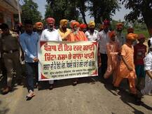ਕਾਂਗਰਸੀ ਲੀਡਰ ਨੇ ਸੀਚੇਵਾਲ ਨਾਲ ਚਿੱਟੇ ਤੇ ਕਾਲ਼ੇ ਪਾਣੀ ਖਿਲਾਫ਼ ਕੱਢਿਆ ਮਾਰਚ